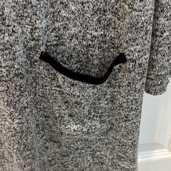 NWT Francesca's Collections Gray Long Sleeve Dress - Picture 4 of 8